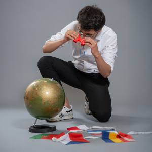 international élève avec un globe